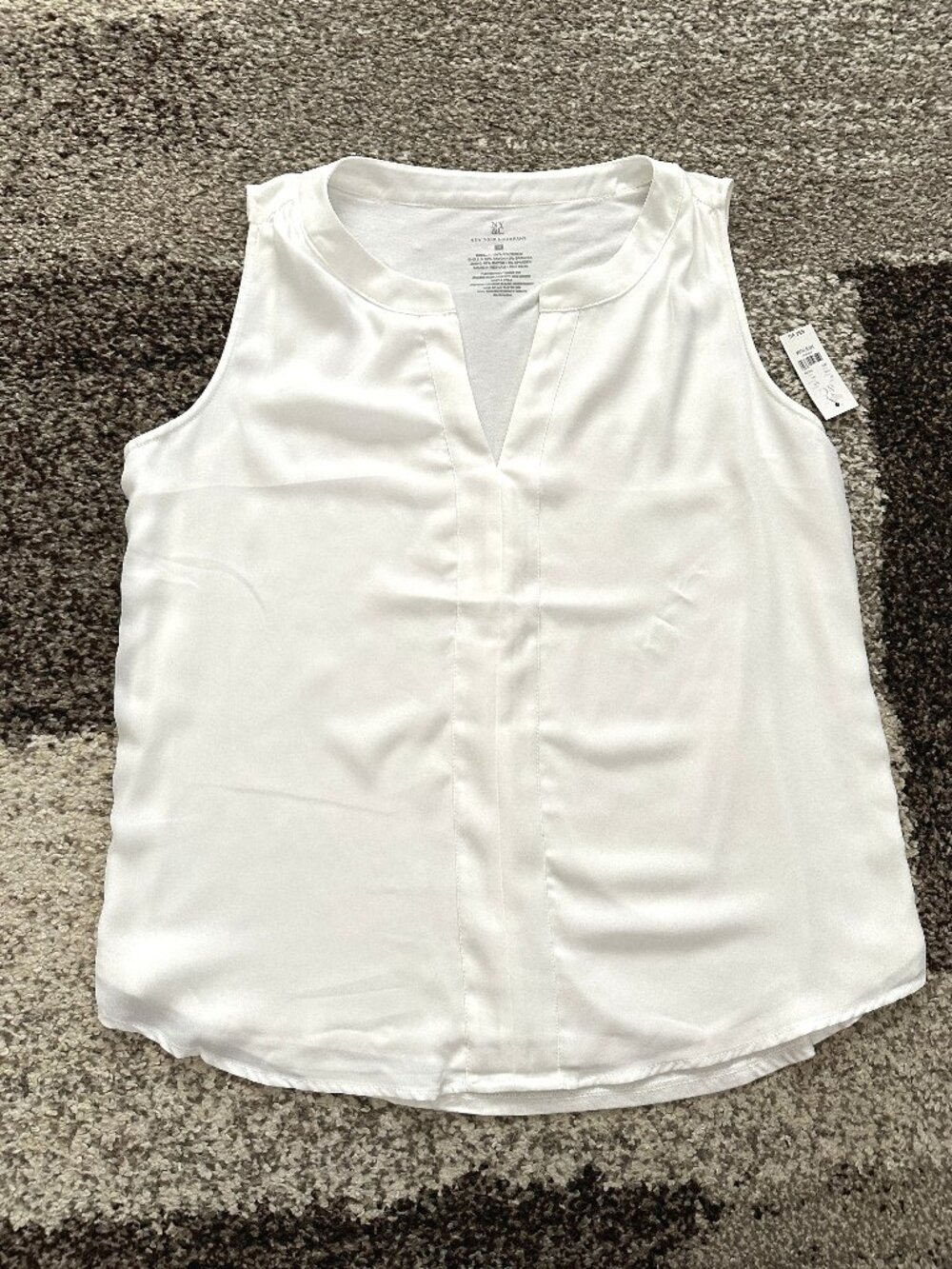 NEW YORK & CO (M) White Shirred Split Neck Blouse Tank Top Crepe Chiffon Lined